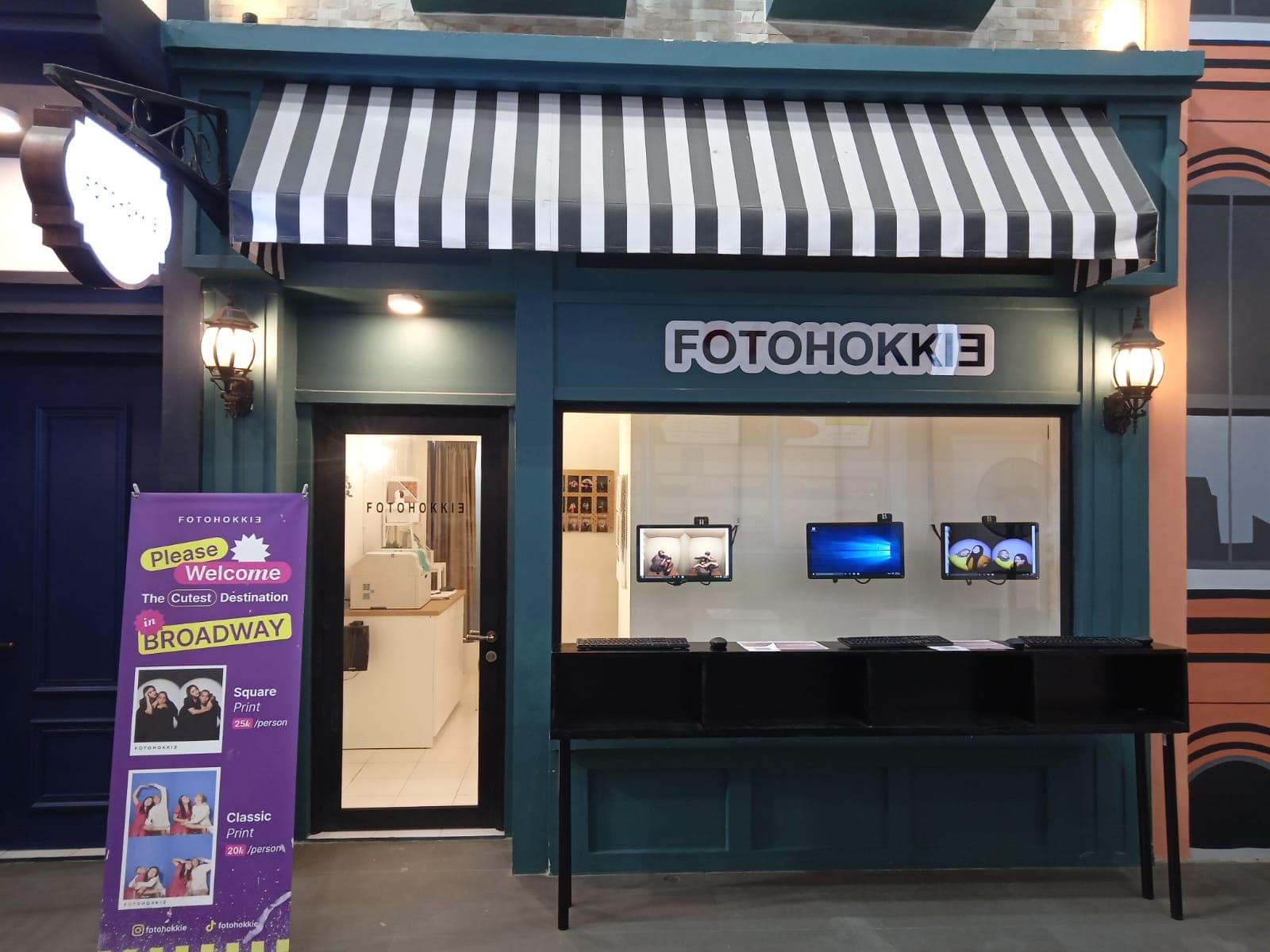Lokasi photobox Fotohokkie Gramedia World Karawang, Karawang
