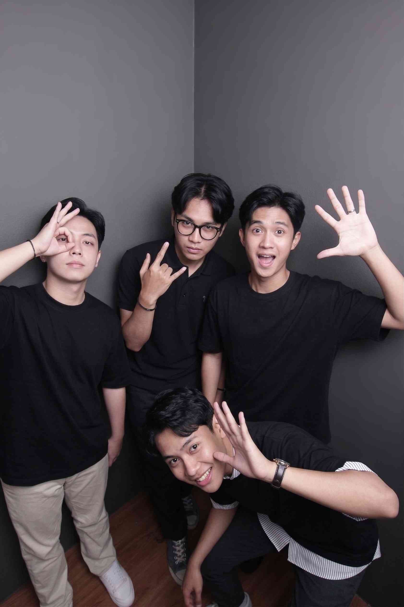 Box 1 Gray Dots — photobox Fotohokkie Gramedia World Karawang, Karawang
